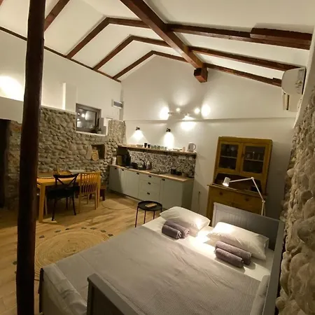 Cevna River Apartmán *